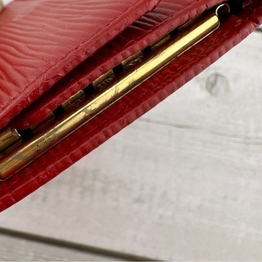 AUTHENTIC Louis Vuitton key holder. Previously owned. Red. - Picture 9 of 16